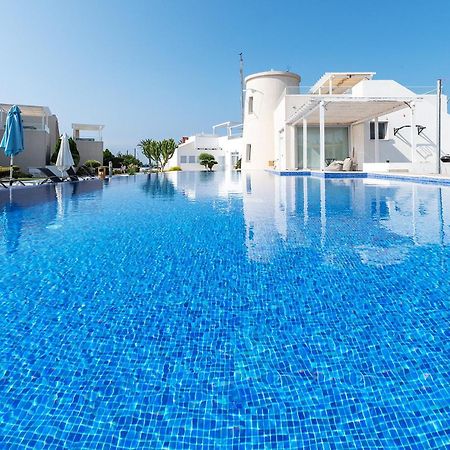 Blue Diamond Beach Villas Paphos ภายนอก รูปภาพ
