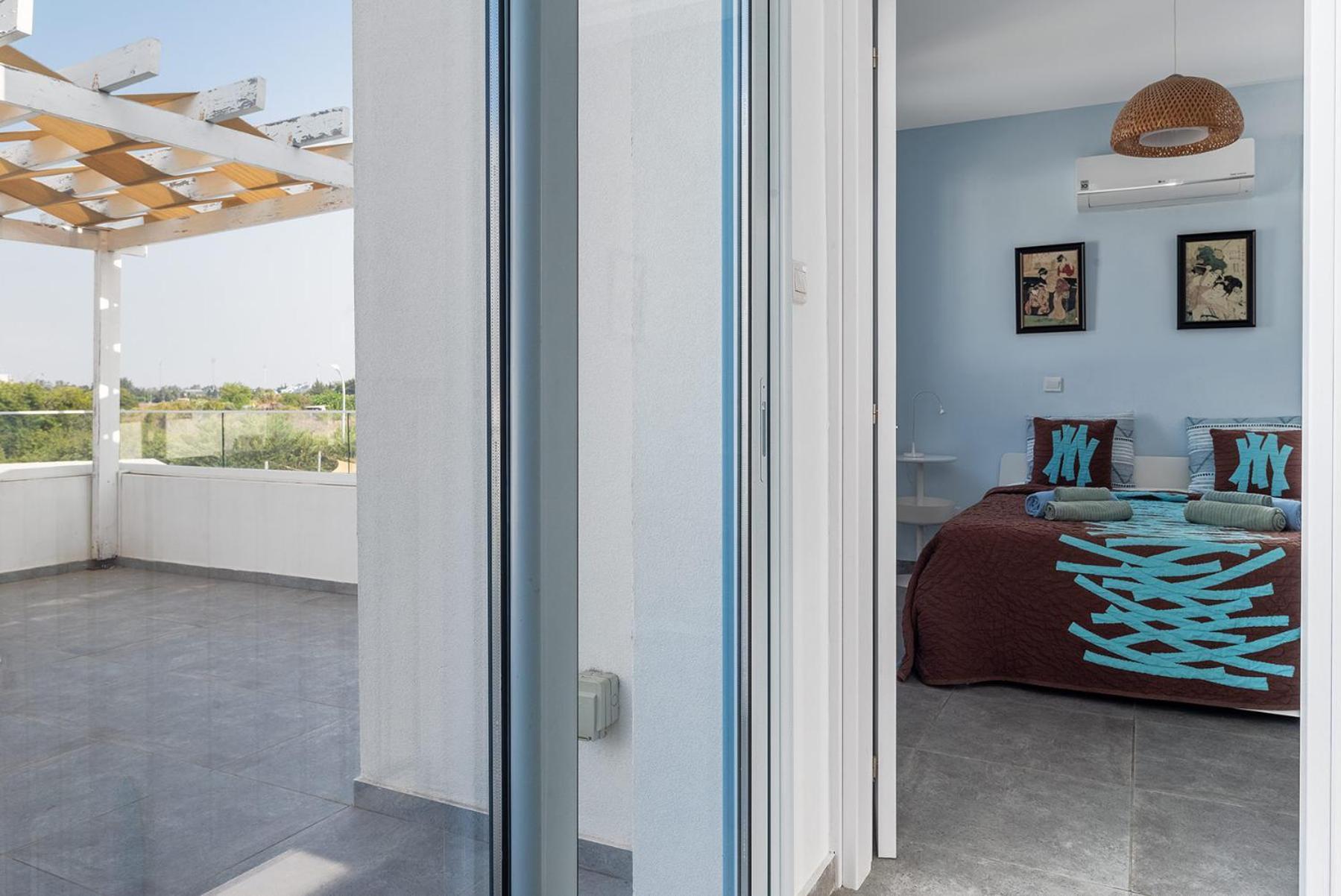 Blue Diamond Beach Villas Paphos ภายนอก รูปภาพ