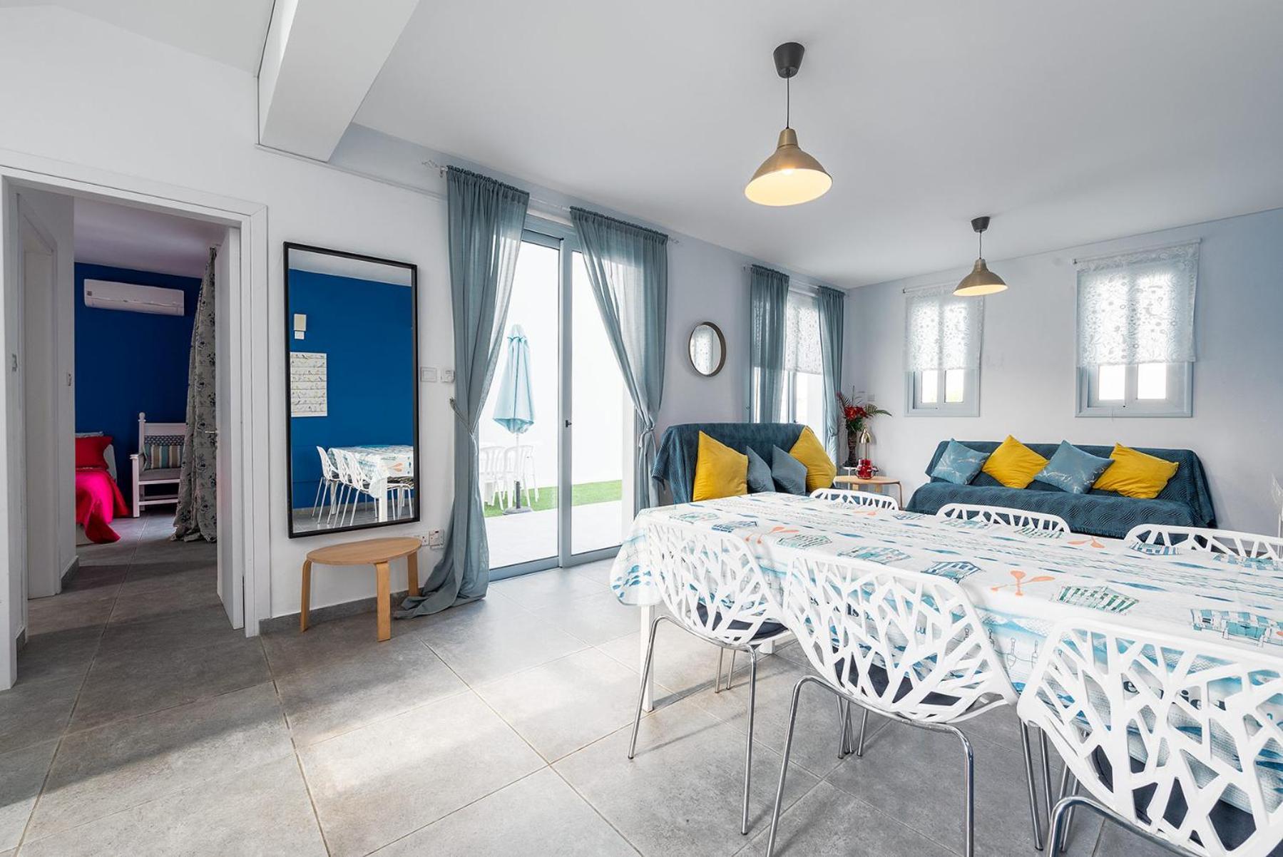 Blue Diamond Beach Villas Paphos ภายนอก รูปภาพ