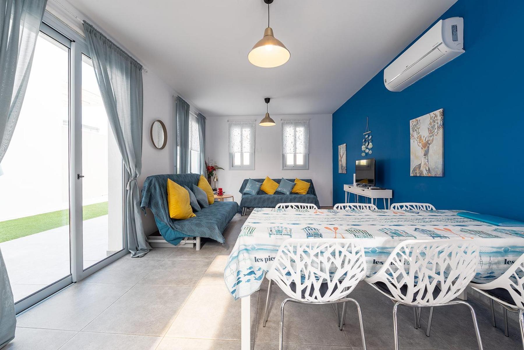 Blue Diamond Beach Villas Paphos ภายนอก รูปภาพ