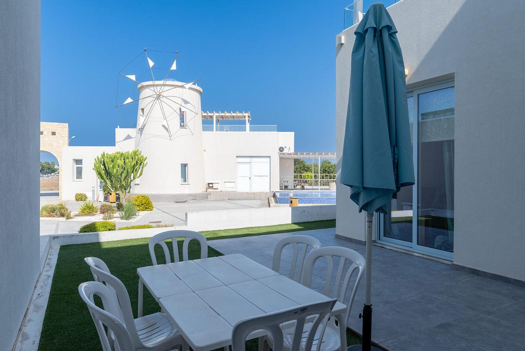 Blue Diamond Beach Villas Paphos ภายนอก รูปภาพ