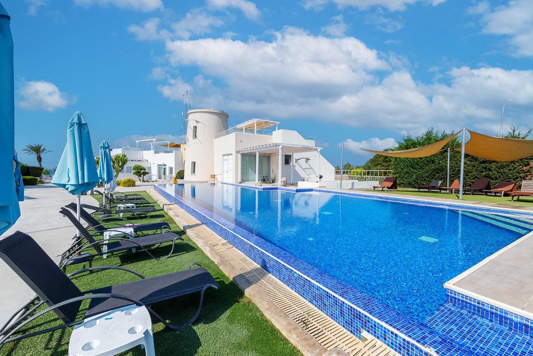 Blue Diamond Beach Villas Paphos ภายนอก รูปภาพ