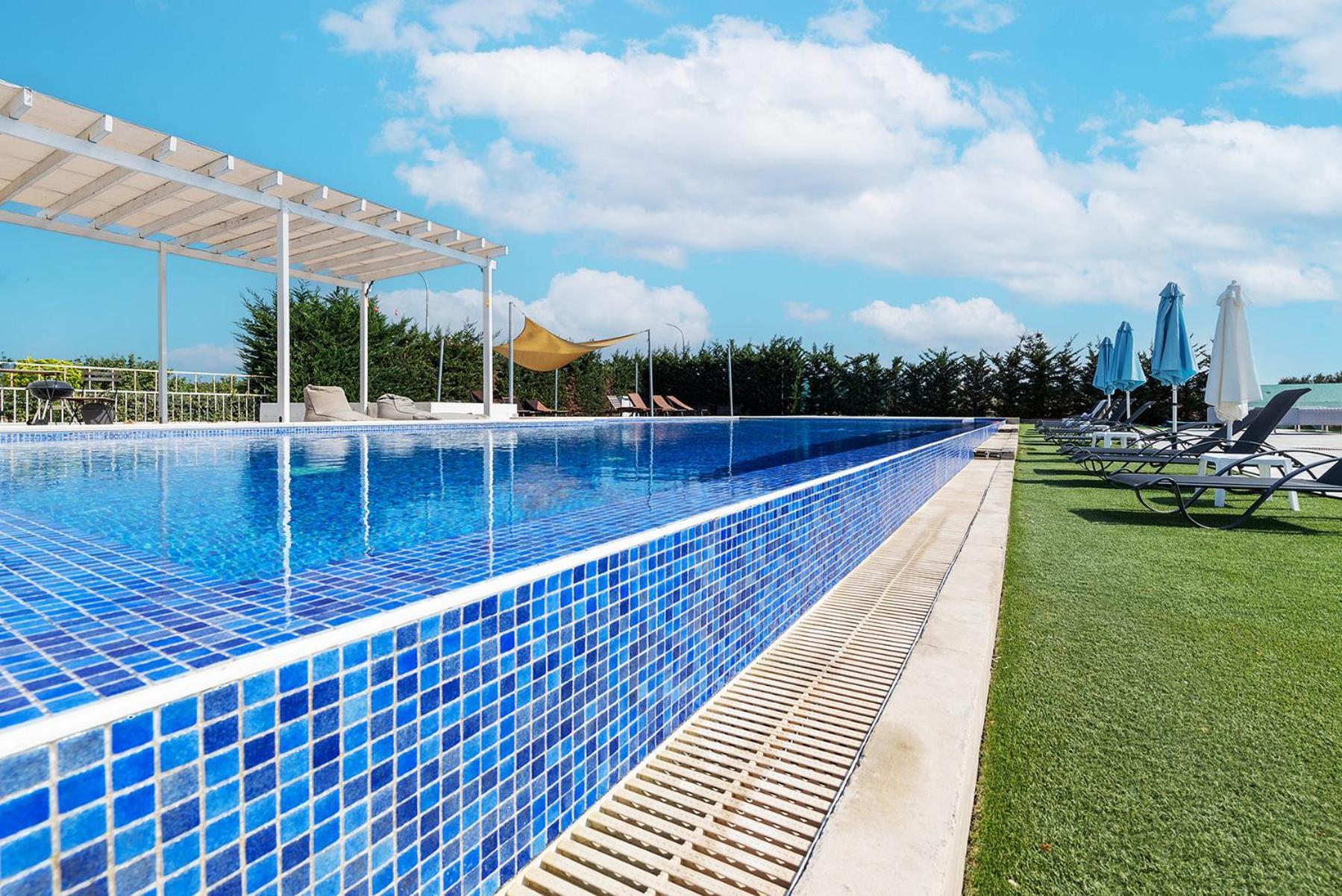 Blue Diamond Beach Villas Paphos ภายนอก รูปภาพ