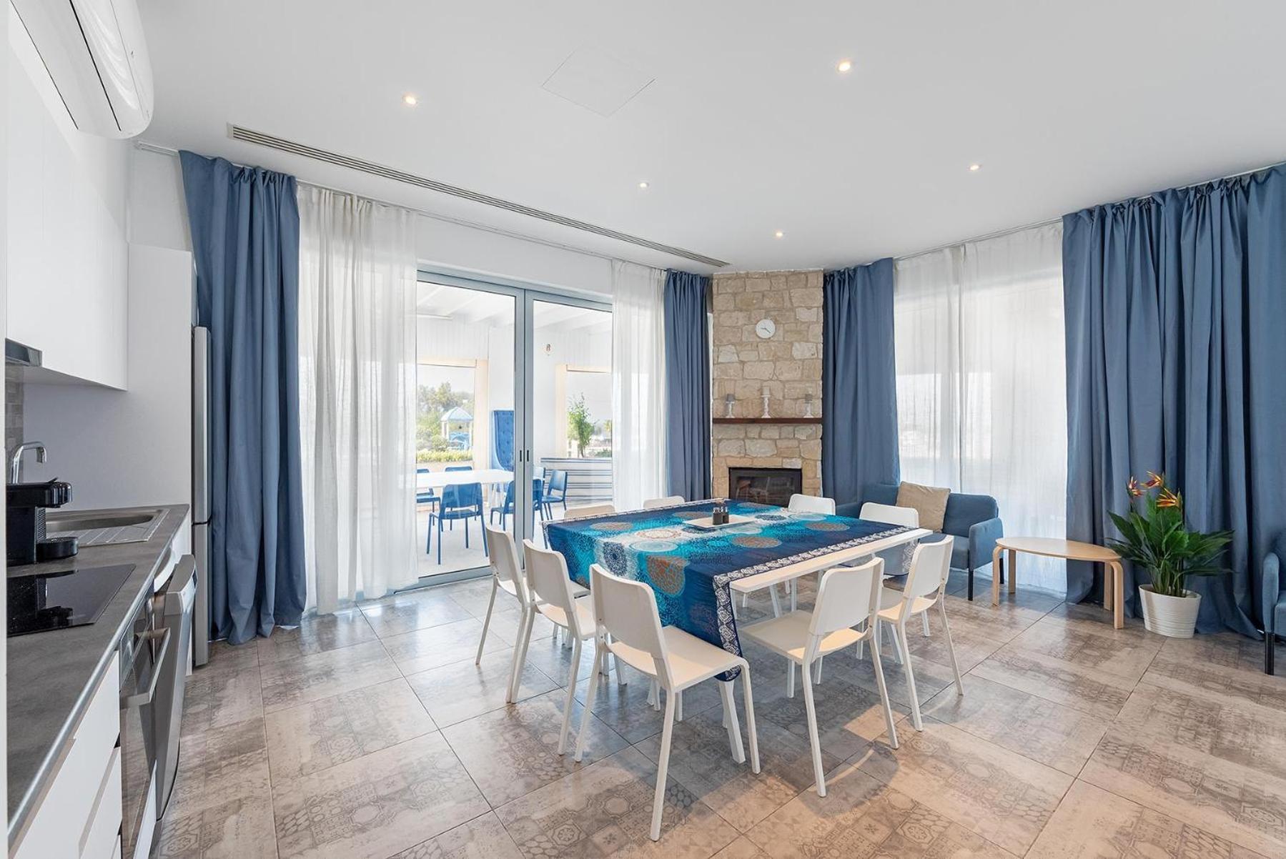 Blue Diamond Beach Villas Paphos ภายนอก รูปภาพ