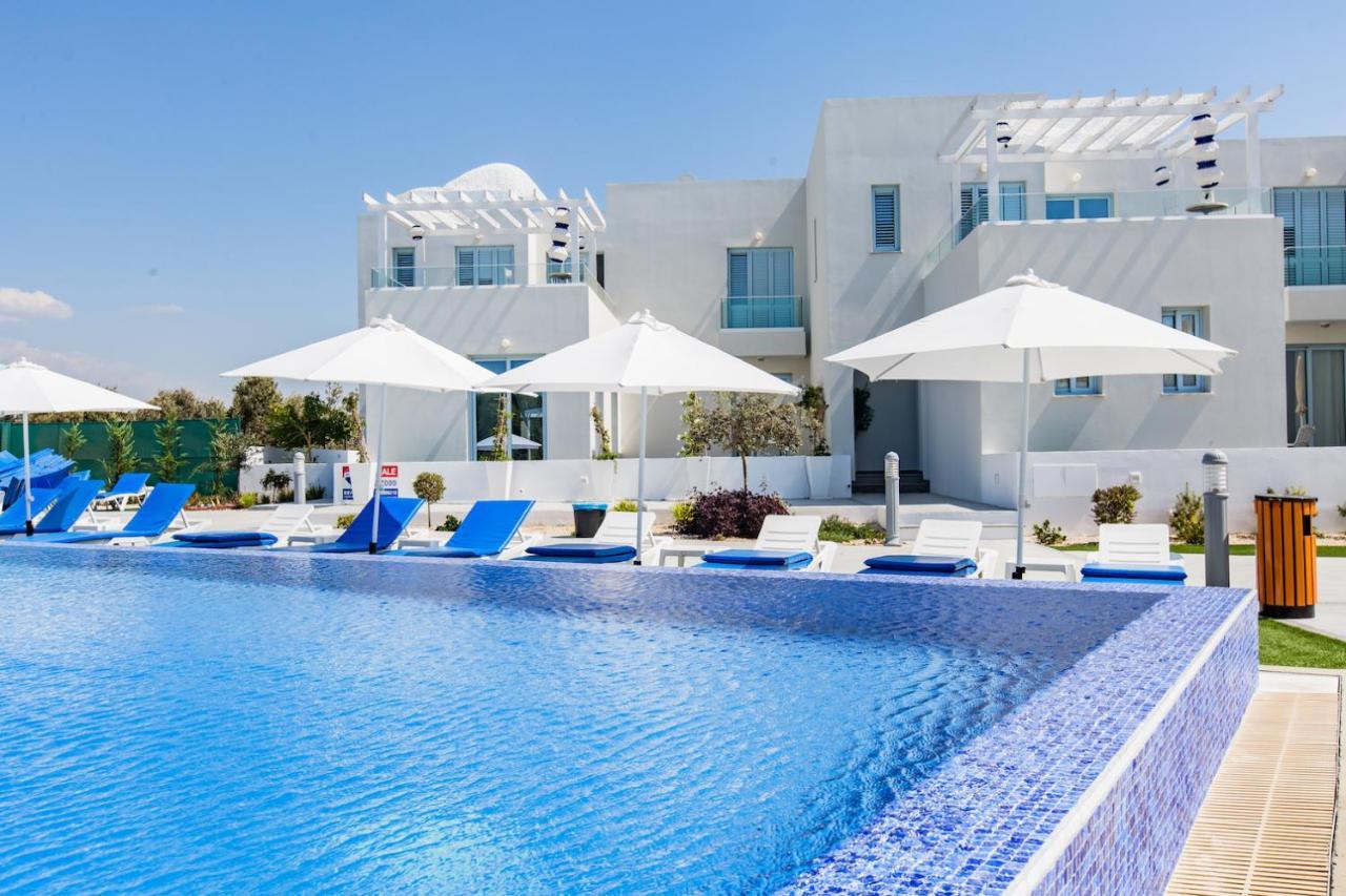 Blue Diamond Beach Villas Paphos ภายนอก รูปภาพ