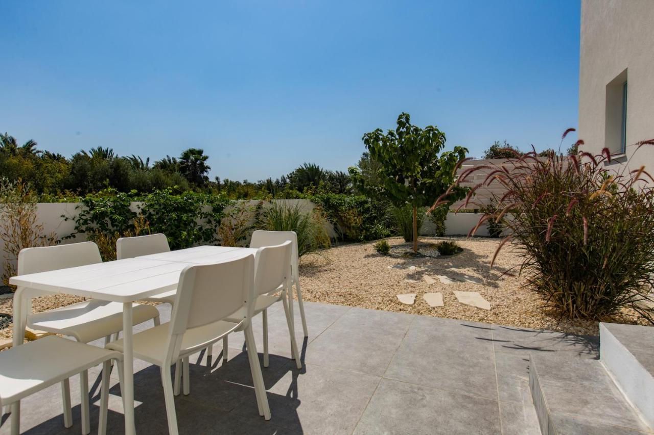 Blue Diamond Beach Villas Paphos ภายนอก รูปภาพ