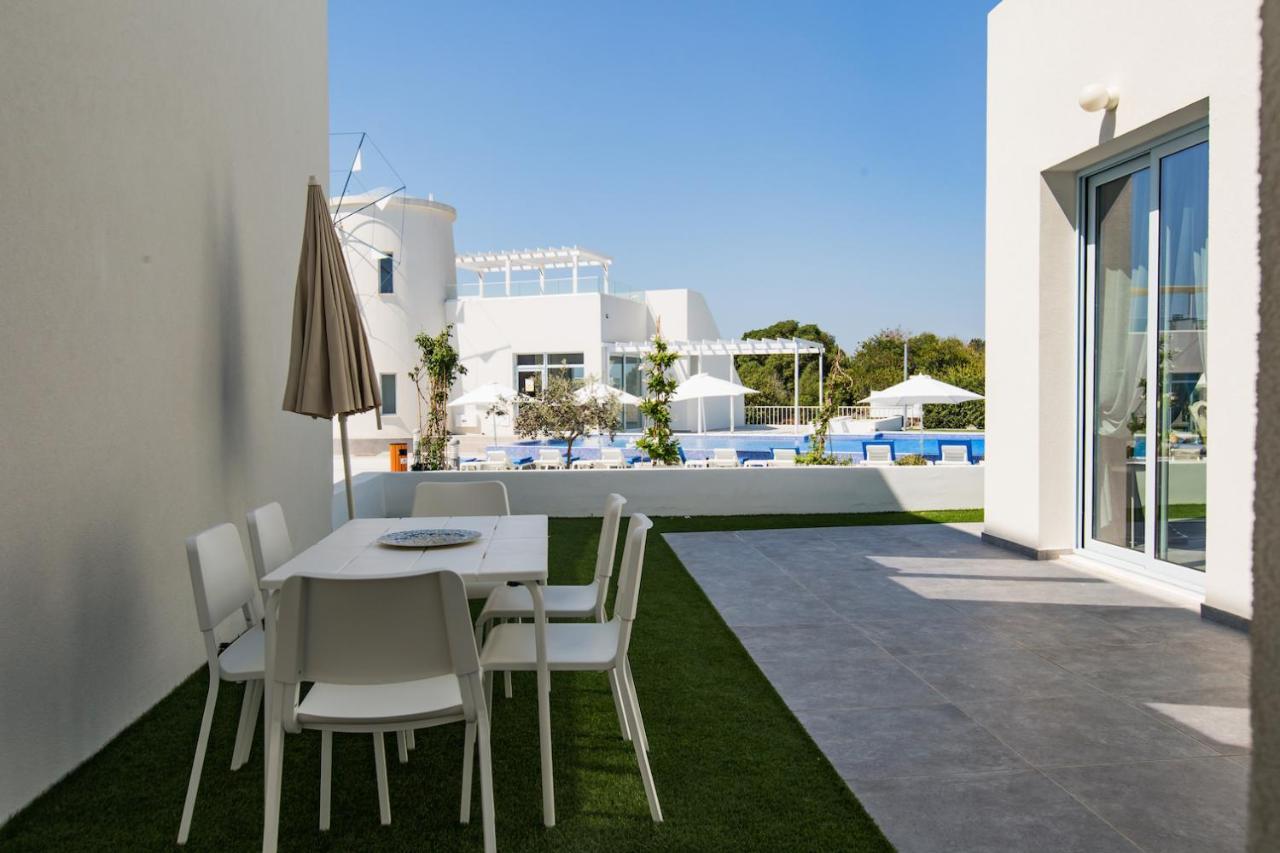 Blue Diamond Beach Villas Paphos ภายนอก รูปภาพ